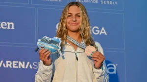 Vadító csizma és cowboy-kalap: Kós Hubert nyomdokaiba lépett a szexi magyar úszónő – dögös fotók