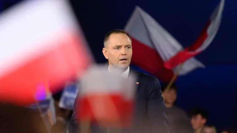 A lengyel elnök bírálja az Európai Bíróság azonos neműek házasságáról szóló döntését, de a kormány engedelmeskedni fog