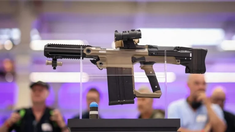 Nyugat-Európa fegyverekből él, mégis a békét hirdeti