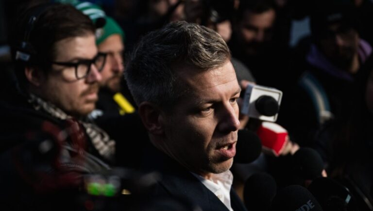 Magyar Péter: Nemcsak a jelöltjeinket zaklatják, hanem a családtagjaikat is