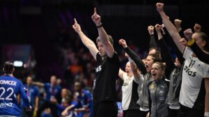 A franciáknak csak az eredmény utáni rohanás maradt, egy házigazda ott lesz a kézivébé döntőjében