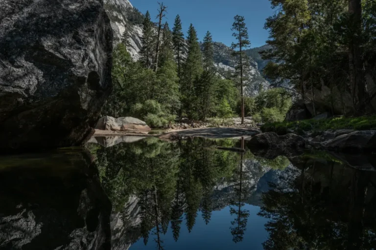 Túrázás amerikai módra a Yosemite Nemzeti Parkban szájba robbanó visszapillantó tükörrel