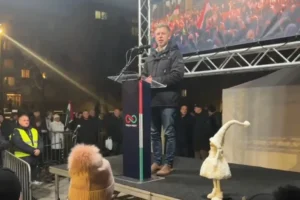 Magyar Péter szerint úgy kellene kommunikálni a Fidesz vezetőinek, ahogyan Cser-Palkovics teszi