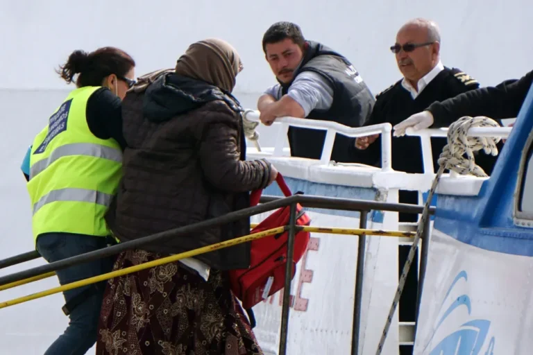 Csak a kiutasított migránsok visszafogadásában együttműködőknek adna kereskedelmi előnyöket az EU