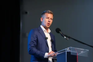 Magyar Péter: A Tisza listáján befutó képviselői helyek legalább 10 százalékát a roma honfitársaink kapják