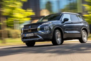 Életjel a Mitsubishitől: az új Outlander nemcsak praktikus, de vezetni is jó