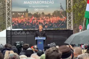 Magyar Péter azt kérte a Fidesz két debreceni jelöltjétől, hogy beszéljék le Orbán Viktort a hazudozásról
