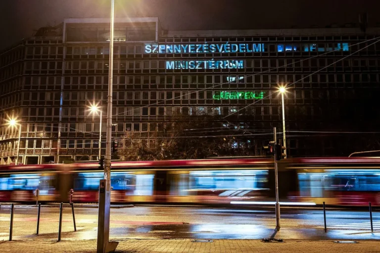 Greenpeace: Másfél hete törvénytelenül működik a Gödi Samsung-gyár