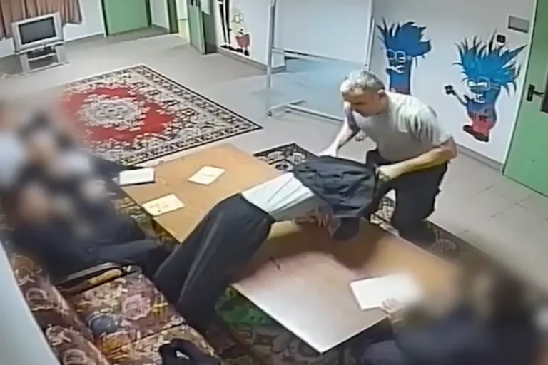 „A földön feküdtem magzatpózban összekuporogva, úgy rugdosott, ahogy ért” – brutális részletekkel tárul fel a Szőlő utcai ügy eddig eltitkolt oldala