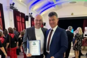 A Szőlő utcai rendőrségi akció után Dunakeszi visszavonja Juhász Péter Pál városi kitüntetését