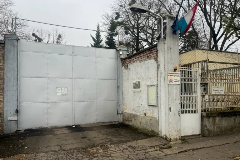 Nemcsak a Szőlő utcában, más javítóintézetekben is megjelentek a rendőrök, miután a kormány a büntetés-végrehajtás irányítása alá rendelte ezeket