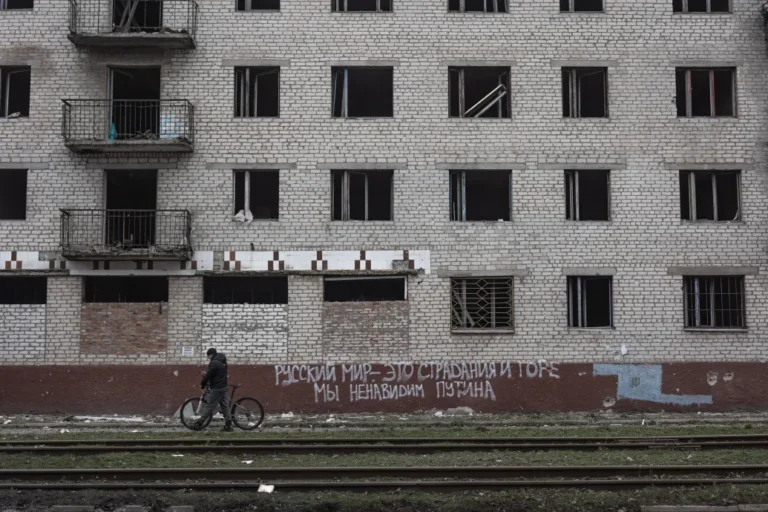 Ukrajna szerint több mint ötven civilt raboltak el és vittek Oroszországba az orosz katonák egy ukrán faluból