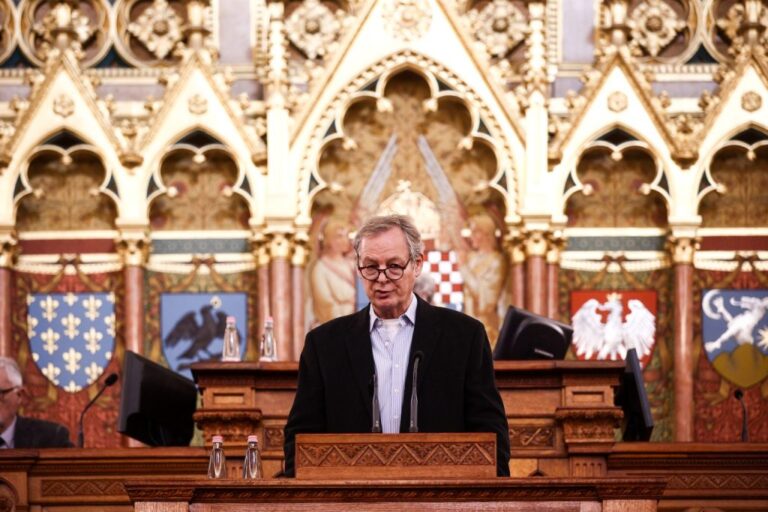 Karácsony Mihály: Gyalázatosan kevés jut nyugdíjakra