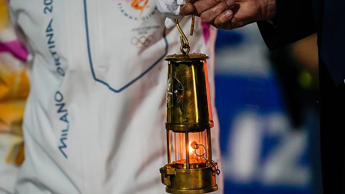 Rómába érkezett a 2026-os Milánó–Cortina olimpiai lángja