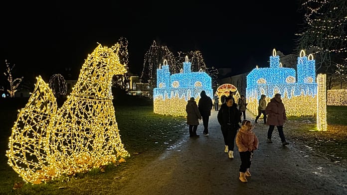 1,2 millió izzóból épültek karácsonyi fényvilágok öt ikonikus magyar helyszínen