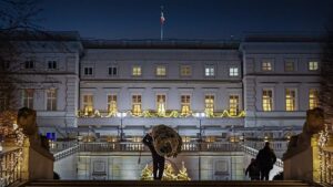 "A karácsonyfa nem hozza magát" – lengyel politikusok erősítik imázsukat