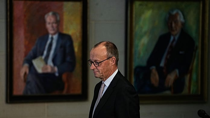 Izraeli látogatása előtt Merz béketervet hirdet Mahmúd Abbásznak