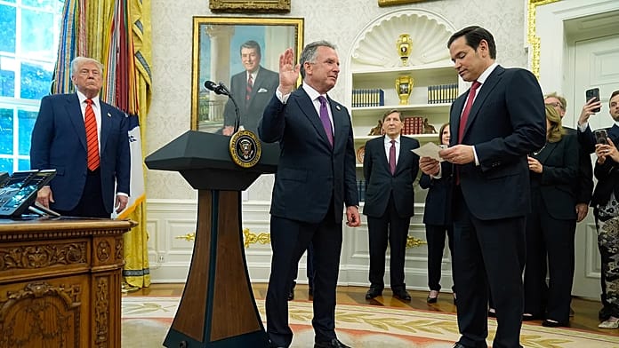 Zavarok a Fehér Házban: Trump kulcsemberei egymás diplomáciai pályáit keresztezik Ukrajna ügyében