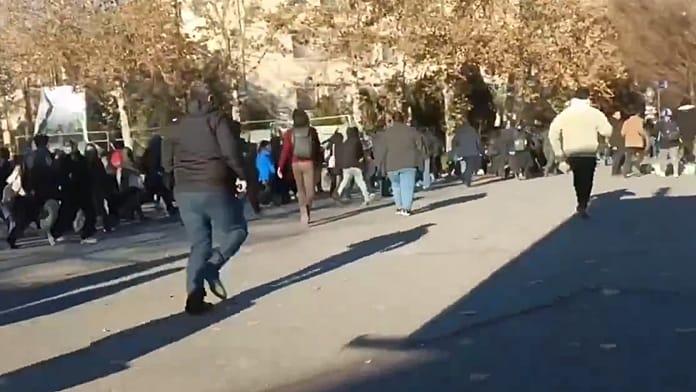 Harmadik nap folytatódott az országos tüntetéshullám Iránban