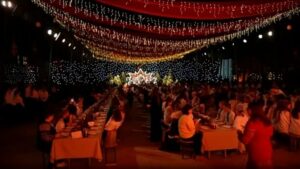 Ukrán családok karácsonyi vacsorát rendeznek elűzött gyerekeknek Kijevben