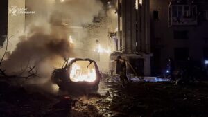 Új orosz dróntámadások érték Ukrajna Szumi régióját, lakóházakat ürítenek ki a tüzek miatt