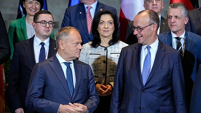 Feszültségek árnyékában próbált összezárni Berlinben Merz és Tusk