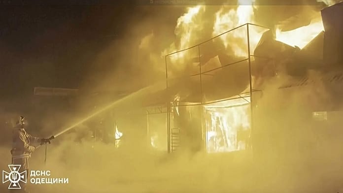 Súlyos csapást mért Odesszára az orosz hadsereg, 14 lakóparkot ért találat