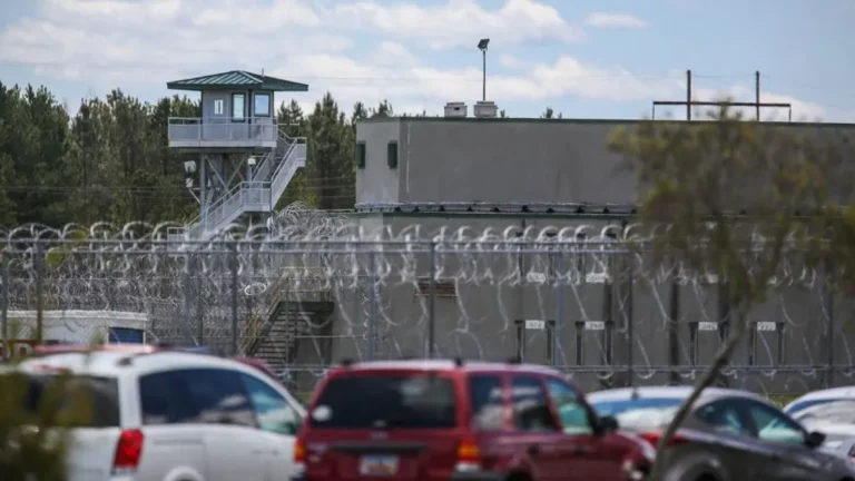 Drónnal érkezett a karácsonyi ajándék a börtönbe: steak, ráklábak és egy kis marihuána