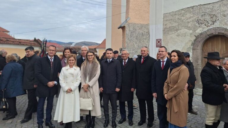 Soltész Miklós: A Kárpát-medencei magyarság erősíti a kapcsolatokat a szomszédos népekkel