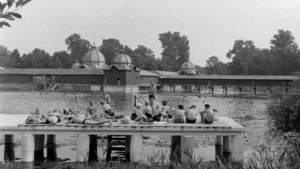 Megújul a Hévízi Tófürdő – vidám életképek a világon egyedülálló gyógyfürdő történetéből