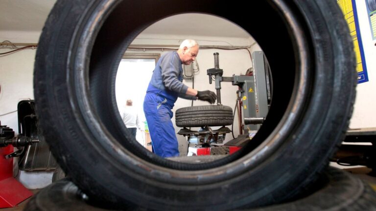 Tönkretenné a kisvállalkozásokat a Tisza Párt megszorítócsomagja, munkahelyek tízezrei szűnhetnek meg