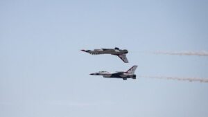 Megfigyelő-repülőgépek szállnak fel – Washington készen áll