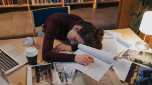 Káosz a fejedben vagy az íróasztalodon? Így szelídítsd meg a munkanapodat