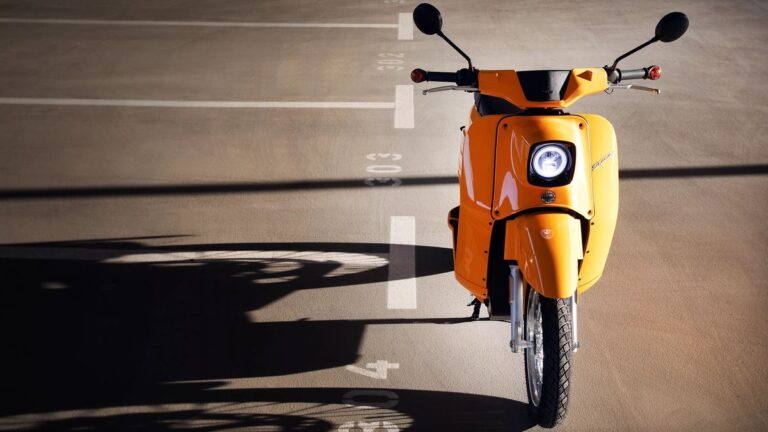 Hiába zseniális a modern Simson, komoly gondba került a gyártója