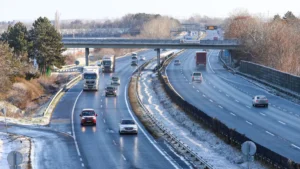 Döntött a kormány: 20 tonna fölött csak autópályán!