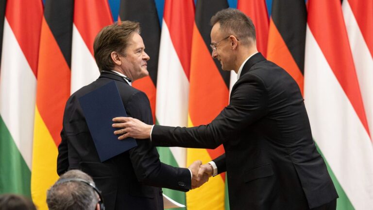 Kitüntették Markus Schafert, a Mercedes-Benz AG igazgatótanácsának tagját