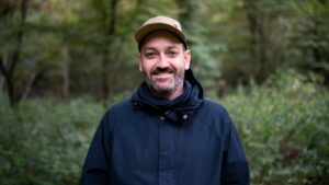 Mennyiből jön ki egy nap az erdőben? Kipróbáltuk a bushcraftot, pocsolyavízzel fojtottuk le a hamuban sült kenyeret