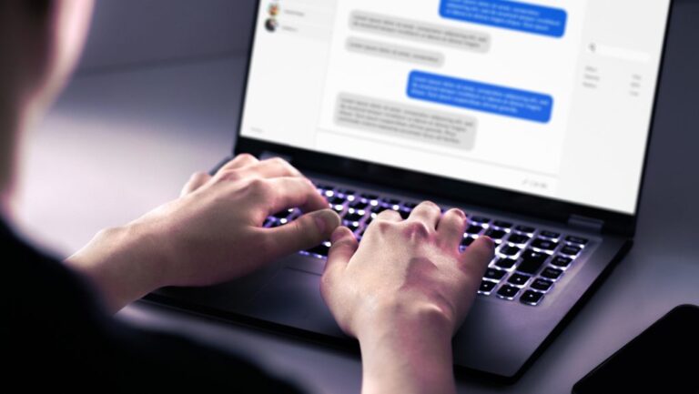 Fideszes kamuprofil-hálózatra bukkantak a Facebookon