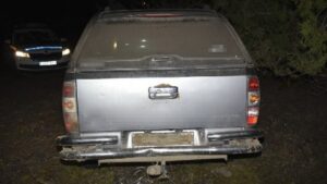 Járó motorral hagyta autóját a ház előtt, egy tolvaj elhajtott vele, majd a benne talált pénzből megtankolt, megreggelizett, és elment fürdőzni