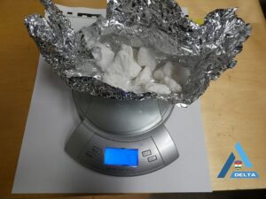 Közel 1 kiló kábítószert foglaltak le hevesi rendőrök, miután leintettek egy autót igazoltatásra