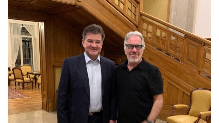 Belebukott Fico embere az Epstein-botrányba