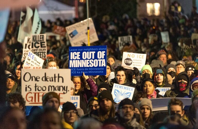 Szövetségi ügynökök a minnesotai gyilkosság után újabb két embert lőttek meg