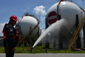 Politico: Trump feltételeket szabva beletolná az amerikai cégeket, hogy fektessenek be a venezuelai olajipar helyreállításába