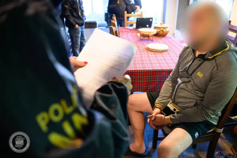 Hvg.hu: Már 2013-ban eljutott a minisztériumhoz, hogy Juhász Péter Pál három lánnyal problémás viszonyba került