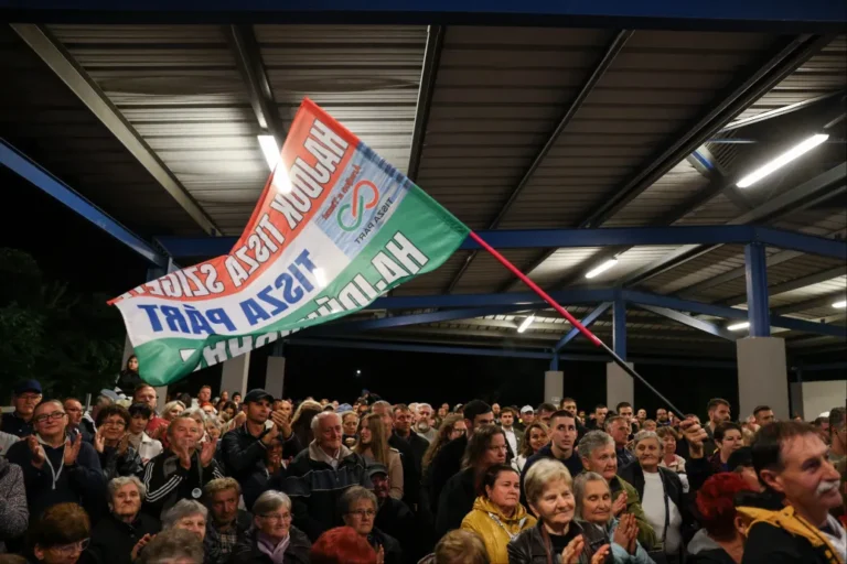 Medián: Újból erősödött a Tisza Párt, 12 százalékponttal vannak a Fidesz előtt a választani tudó biztos szavazók körében