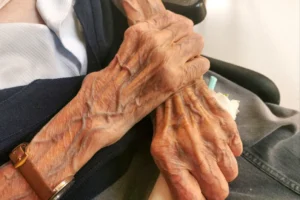 105 éves lett egy olasz nő, úgyhogy újra járhat gyerekorvoshoz