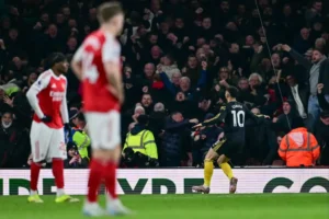 Őrült meccsen, bombagólokkal verte meg a Manchester United a tabellát vezető Arsenalt