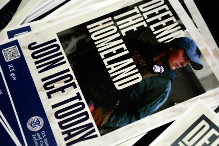 Az ICE náci könyvet is bevet a toborzókampányában, egy Trump-párti milícia jelezte is, hogy vette az üzenetet