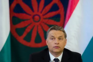 Lopás helyett közmunka, hatszáz éve integrálhatatlan cigányok – Orbán és Lázár már egy évtizede beszél így a romákról