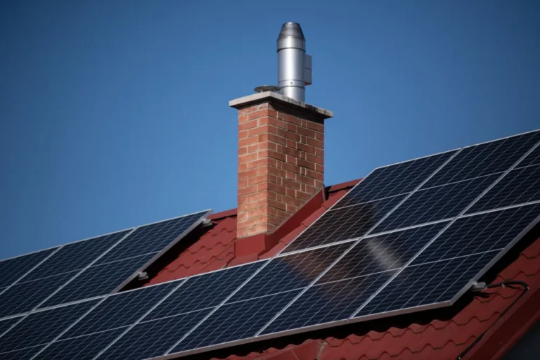 Több ezer lakossági napelemes projekt került veszélybe a lassú adminisztráció miatt